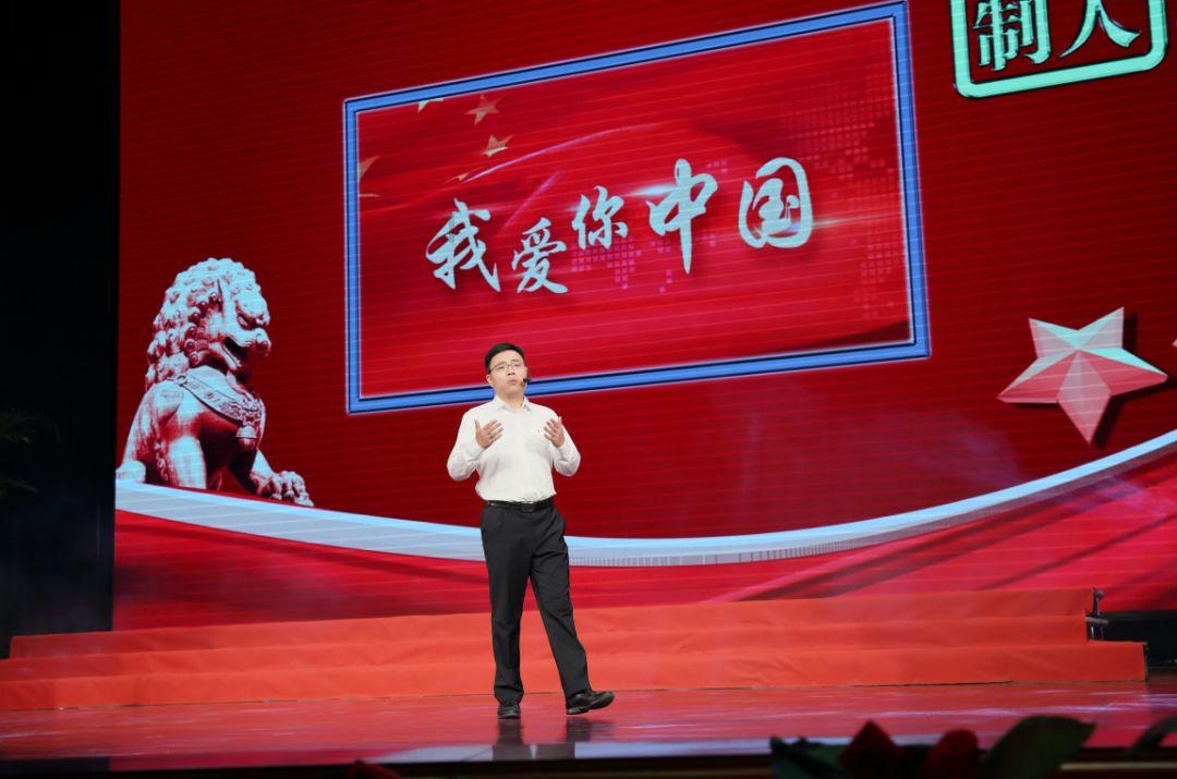 救援爱图画的男孩